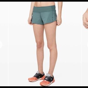 Lululemon Speed Up 2.5 women’s shorts size 4 in aquatic green